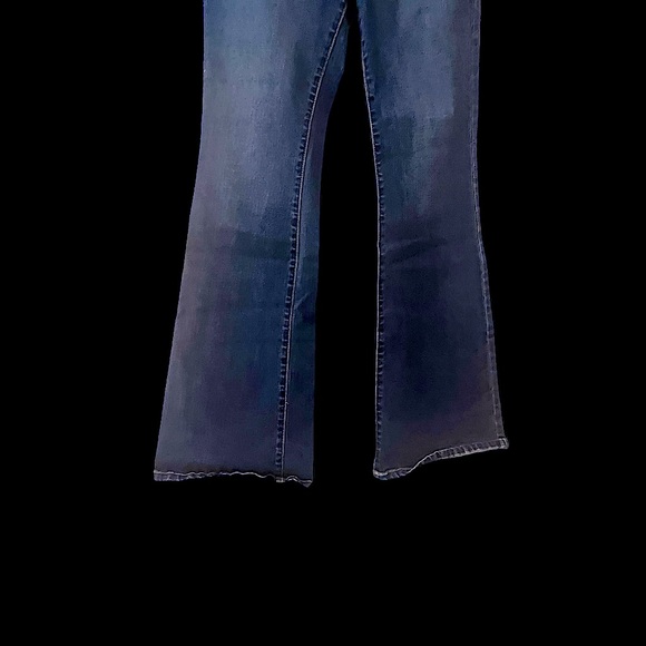 WONDERLY FLARE LEG, WAIST TIE JEANS- SIZE 30” WAIST AND 32” LENGTH! Sexy cute! - Picture 4 of 13